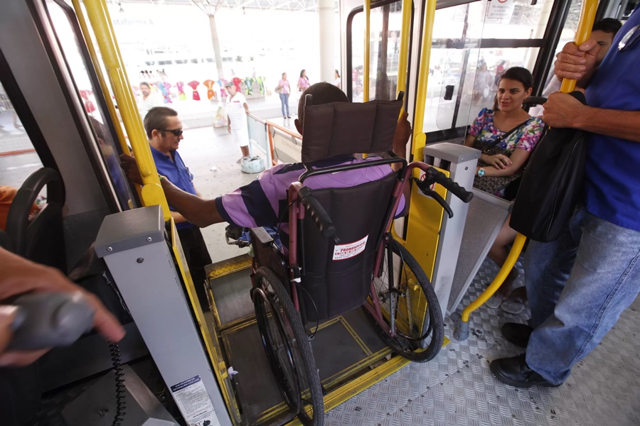 Justiça determina acessibilidade em todas as paradas de ônibus de Mossoró para pessoas com deficiência