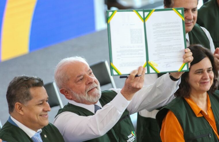 Lula sanciona lei do Mais Médicos