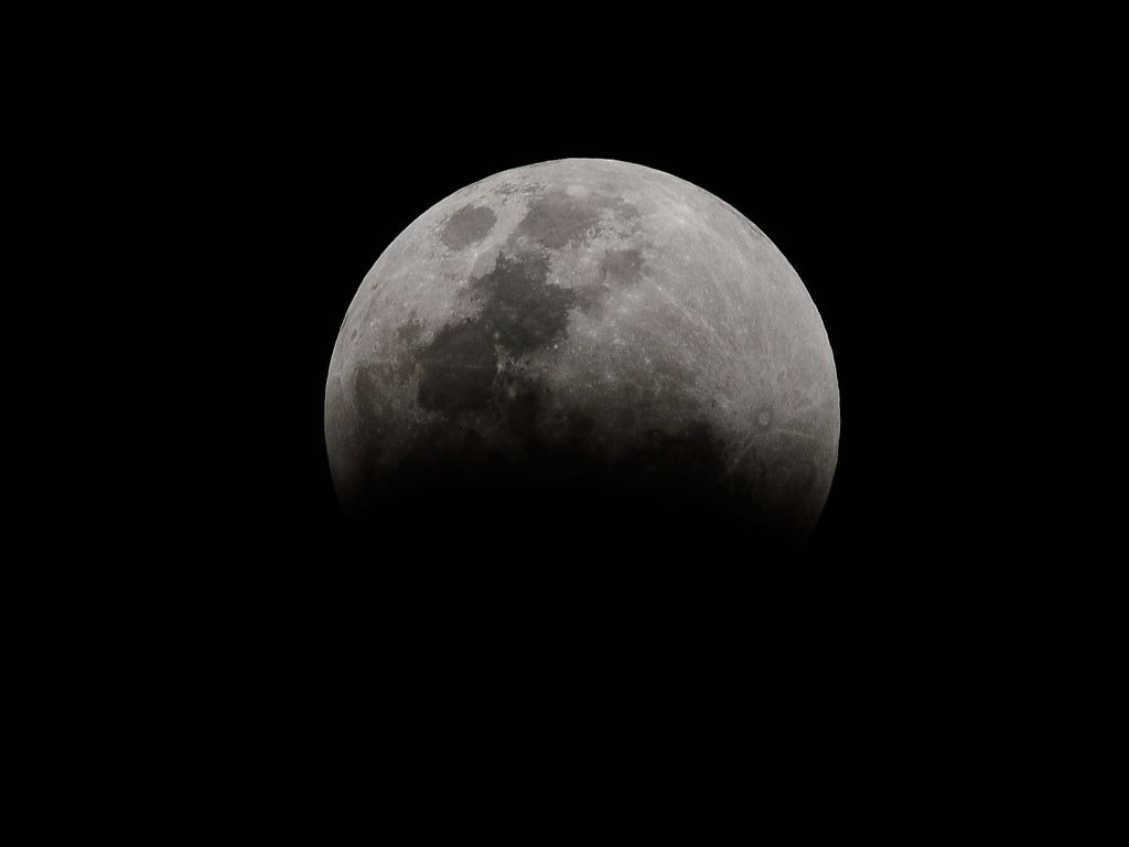 Primeira superlua do ano ocorre nesta segunda-feira