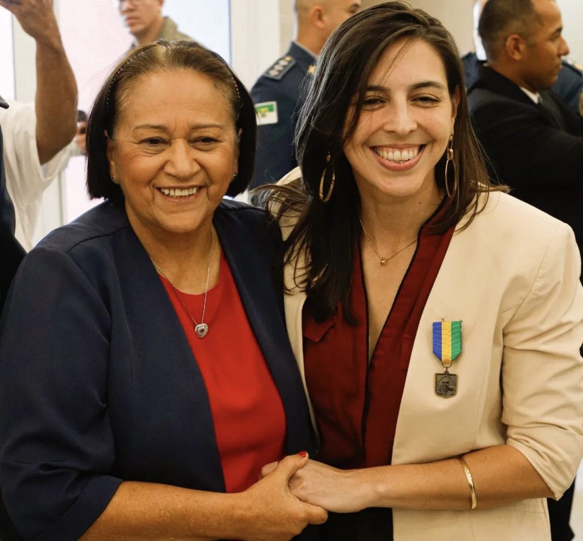 Natália Bonavides se pronuncia após ter recebido honraria da PM