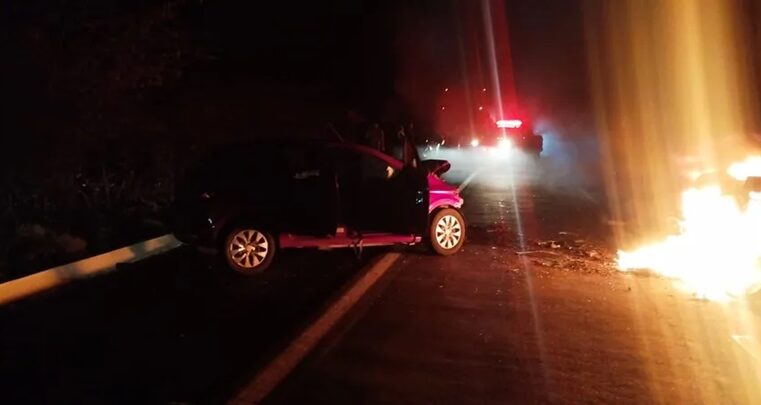 Homem morre e dois ficam feridos em acidente na BR-304