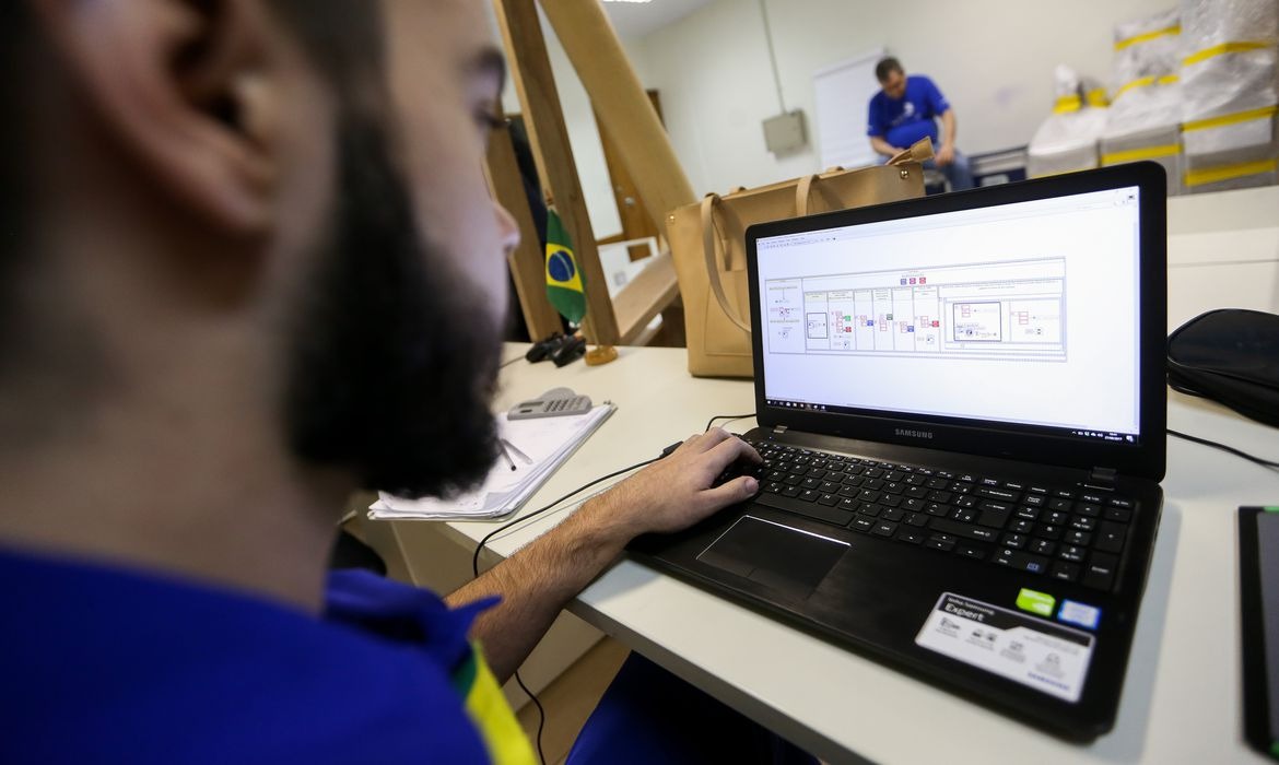 Brasil tem menos alunos no ensino profissionalizante que países da OCDE