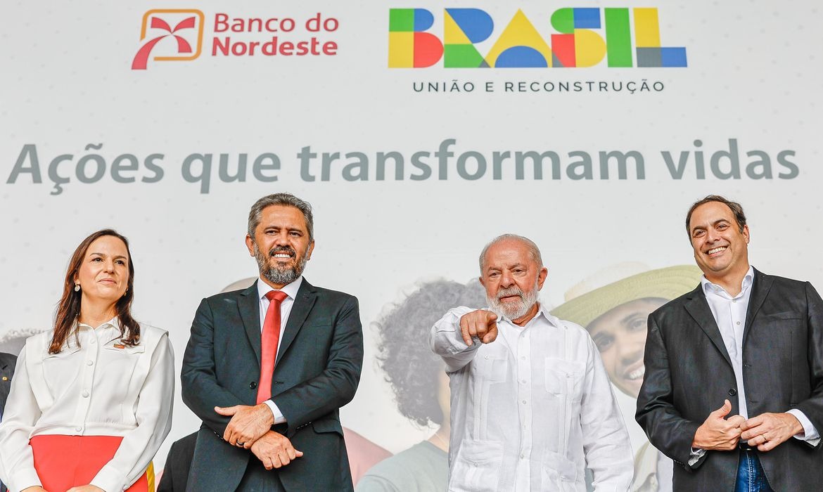 Lula afirma que juros ainda estão altos: “Vamos continuar brigando”