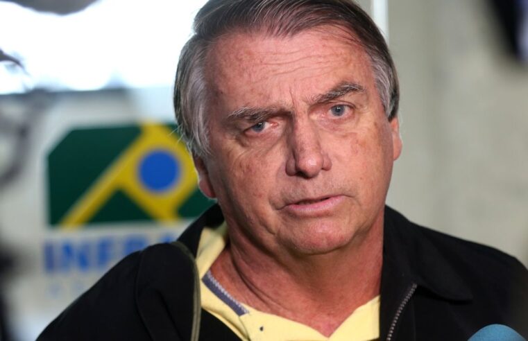 Bolsonaro está em recuperação após cirurgias, diz equipe