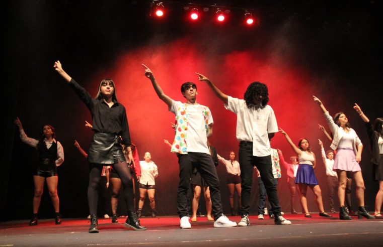 Festuern inicia programação no Teatro Dix-Huit Rosado
