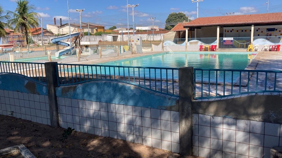Criança fica em estado grave após bater a cabeça na borda de piscina em Mossoró