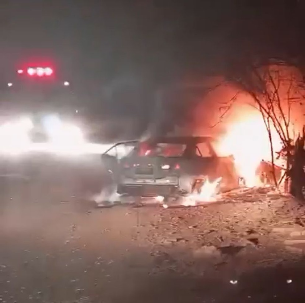 Carro de advogado é incendiado após assalto em Mossoró