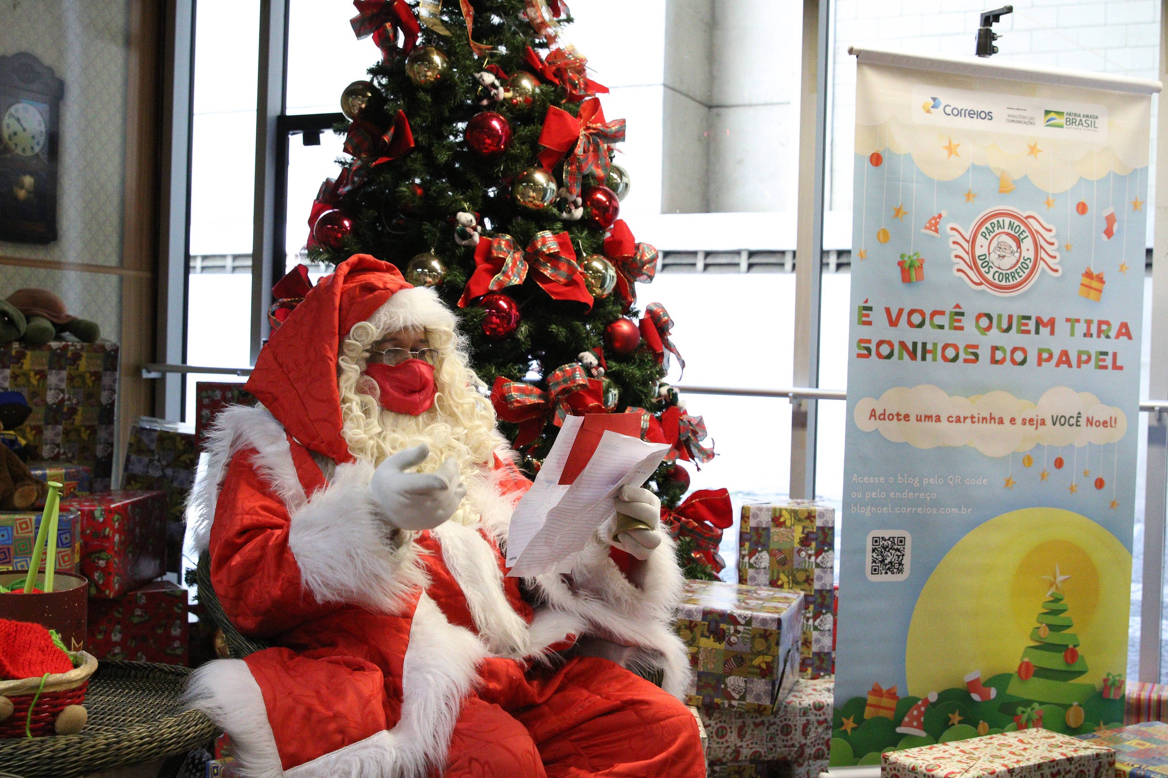 Papai Noel dos Correios: saiba como adotar uma cartinha e presentear uma criança no RN