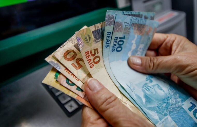 Lula assina decreto e confirma novo salário mínimo de R$ 1.412