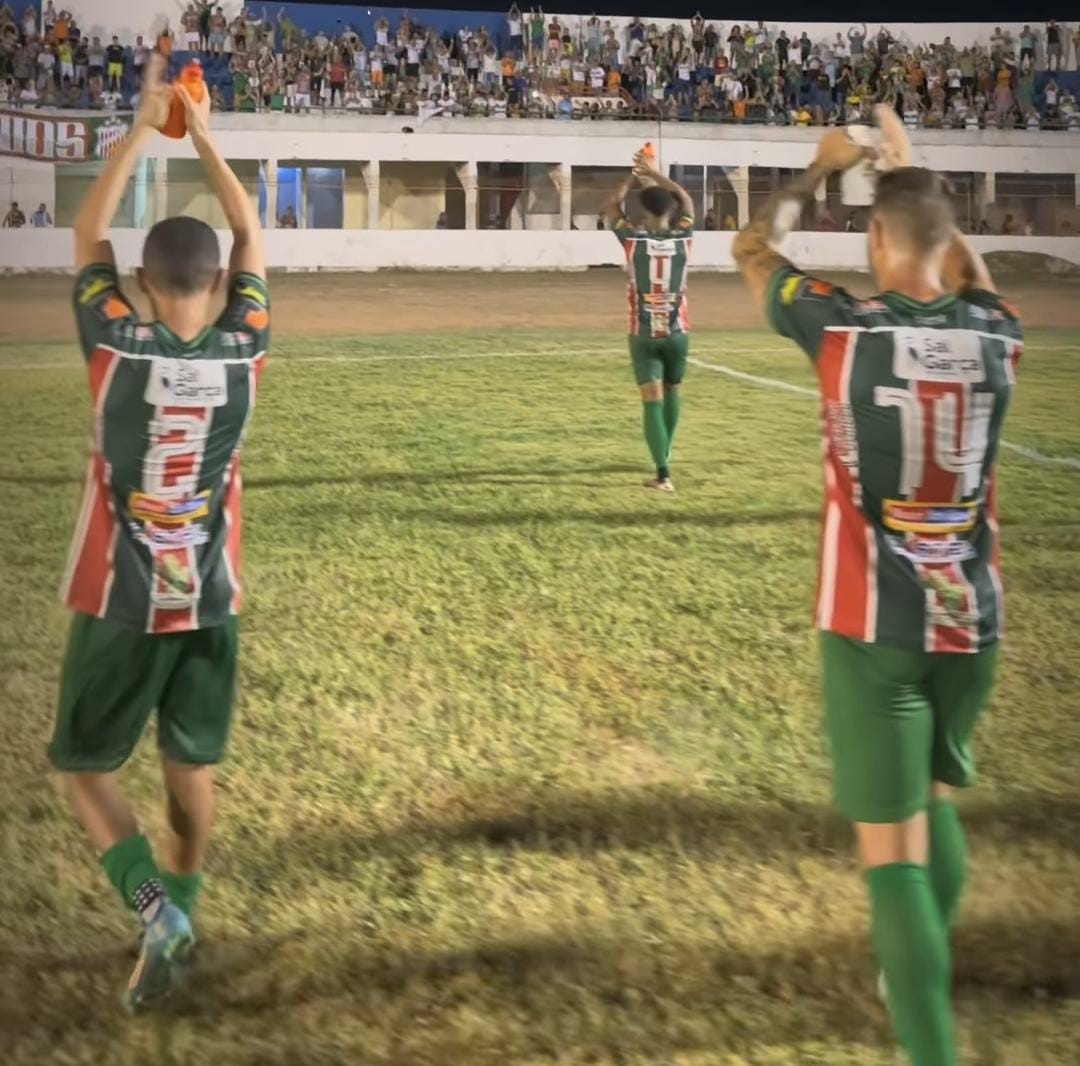 Mesmo com vitória, jogadores do Baraúnas criticam gramado do Nogueirão