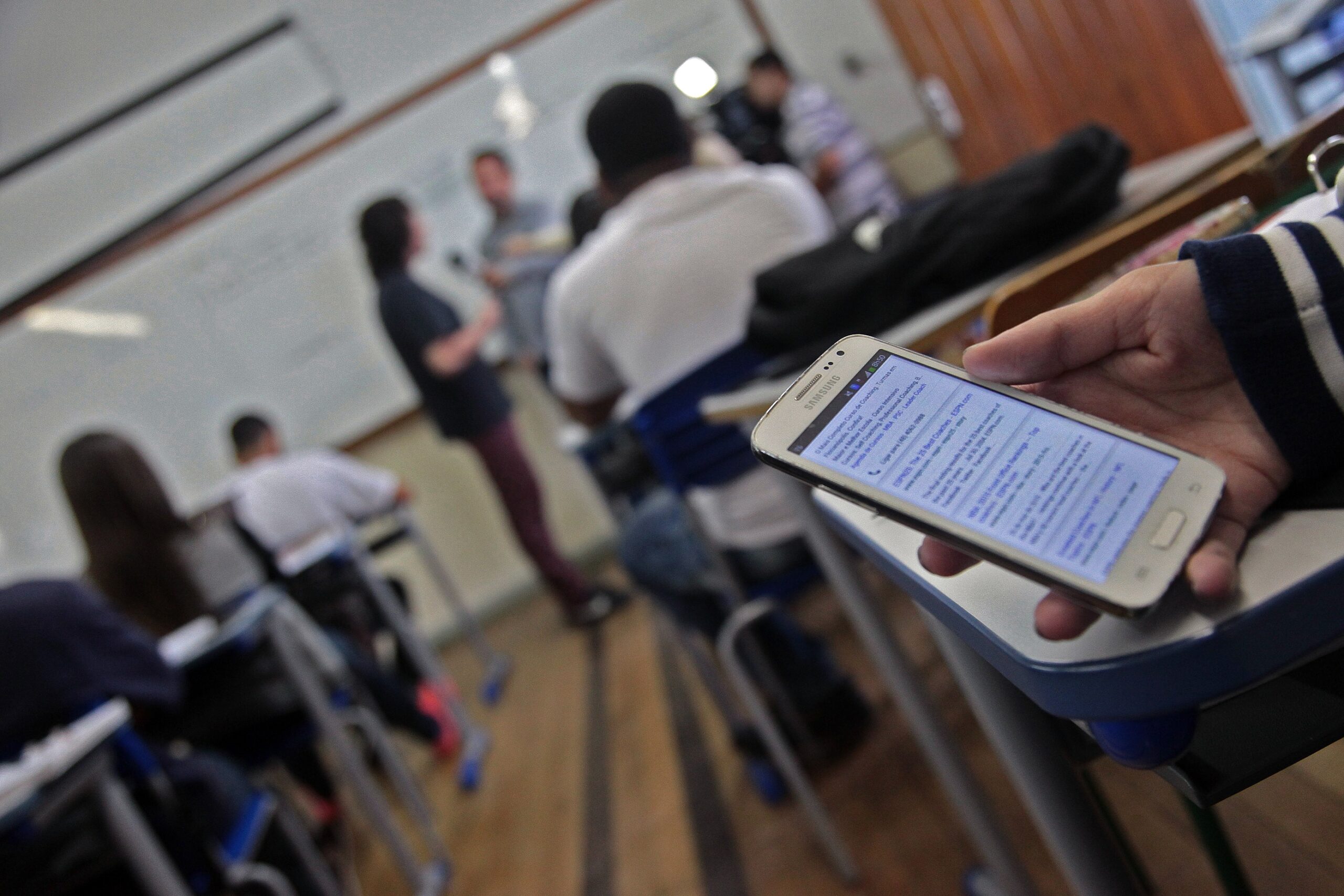Lei que proíbe uso de celular em salas de aula no RN é promulgada