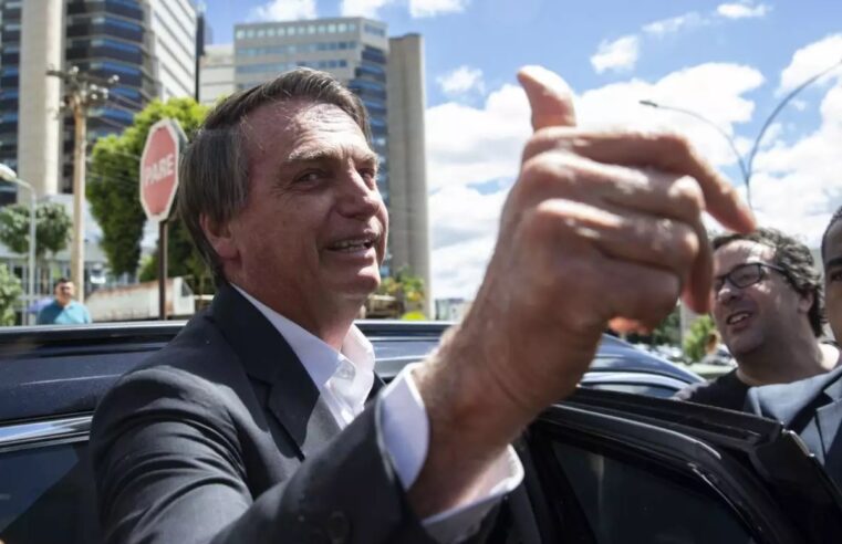 Bolsonaro é alvo de operação da PF e terá que entregar passaporte