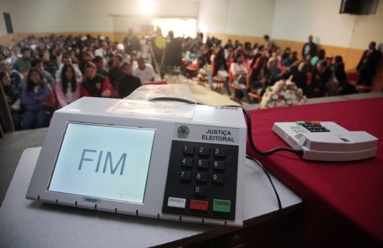 Código eleitoral permitirá pesquisa até eleição e vetará campanha em igreja