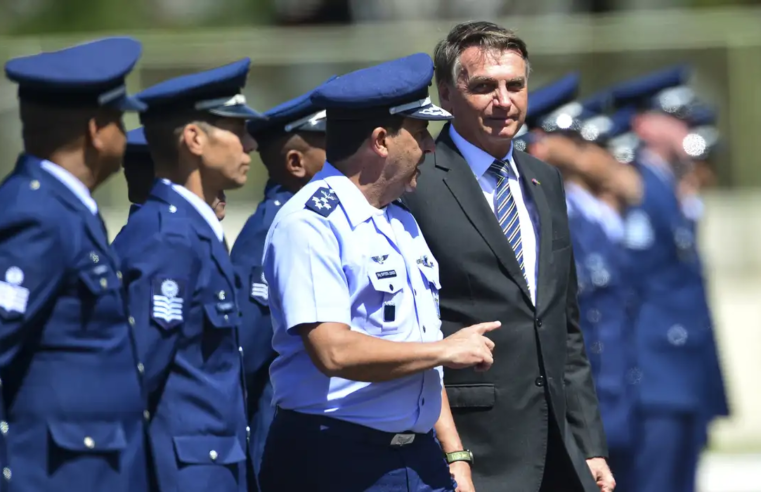 General do Exército ameaçou prender Bolsonaro, diz ex-chefe da Aeronáutica