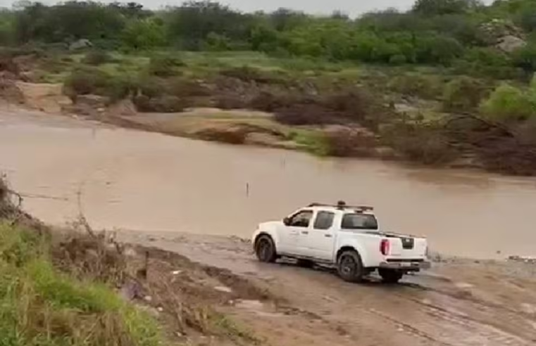 Rio volta a encher e alaga desvio em construção na BR-304, no RN