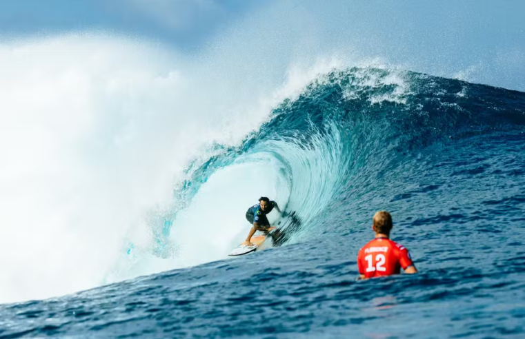 Italo Ferreira vence John John e é campeão em Teahupoo