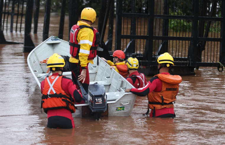 Bombeiros do RN vão atuar nas buscas e salvamentos no Rio Grande do Sul