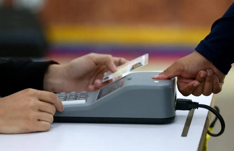 Venezuela expulsa diplomatas de países que contestam eleição