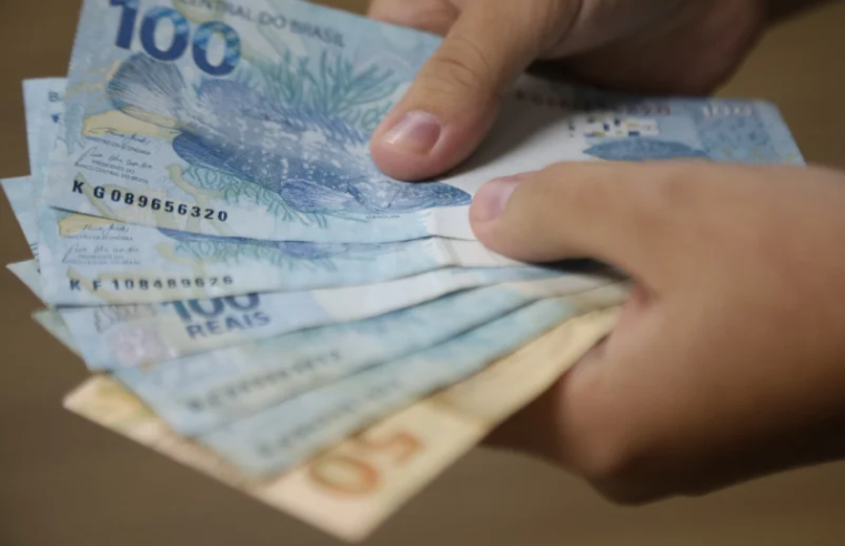 Justiça determina pagamento do 13º salário dos servidores da educação em dezembro