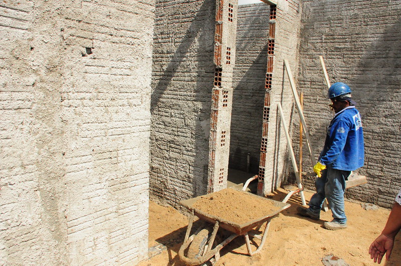 Prefeitura não demonstra interesse em retomar cinco obras de saúde
