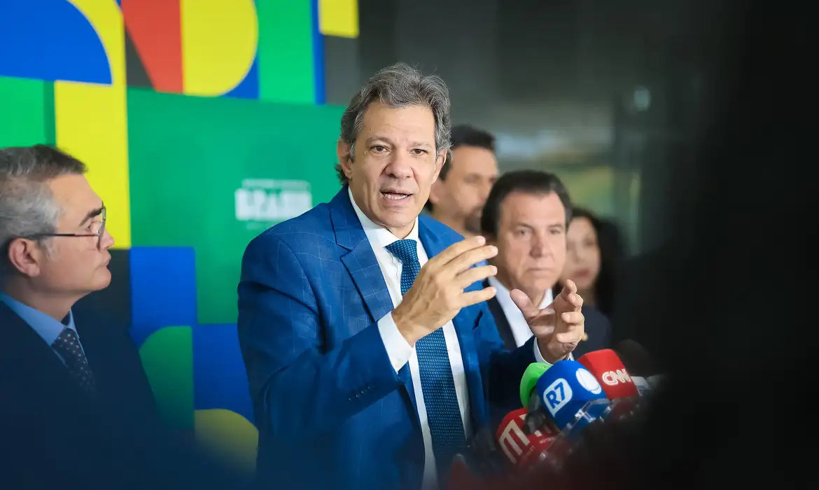 Governo propõe que bancos ofereçam crédito consignado a empregados CLT