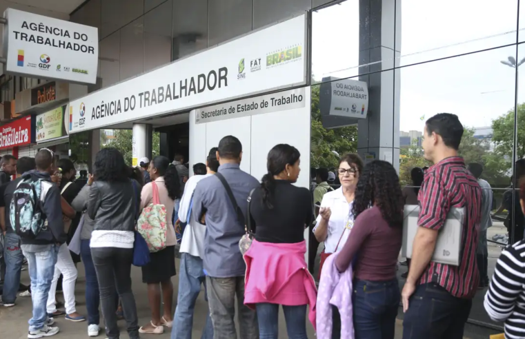 Teto do seguro-desemprego sobe para R$ 2.424,11 após reajuste