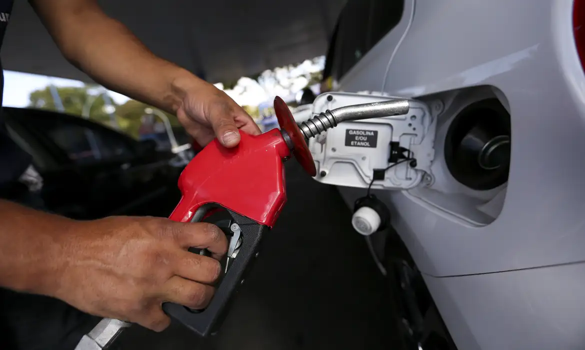 Preço da gasolina aumenta e chega a R$ 6,59 nos postos em Mossoró