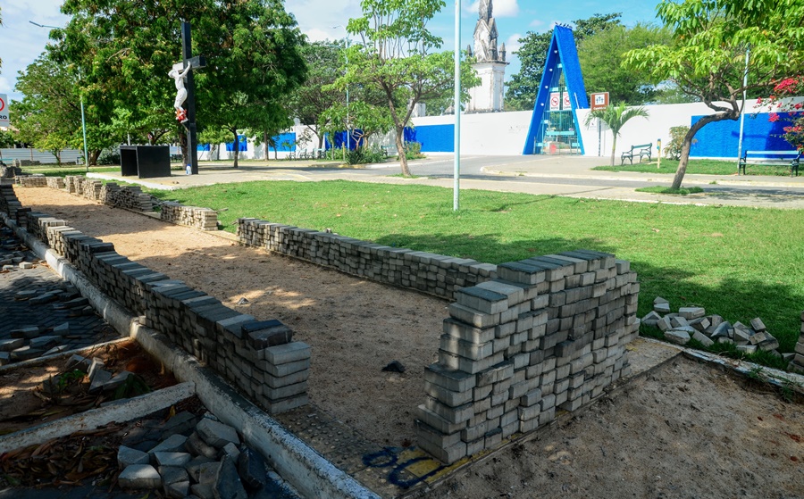 Após decisão da Justiça, prefeitura inicia obra de acessibilidade na Praça da Saudade