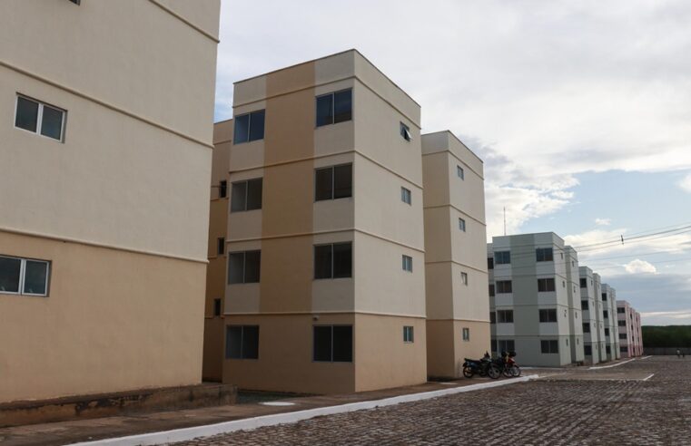 Moradores comemoram entrega de apartamentos após anos de espera em Mossoró