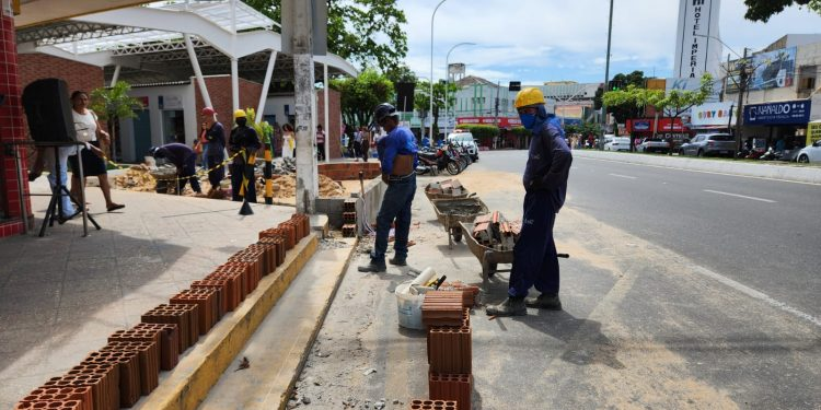 Prefeitura altera calçada no Centro Comercial e lojistas temem prejuízo