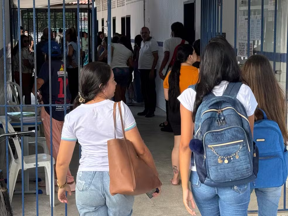 Alunos da rede estadual do RN voltam às aulas com proibição de celulares