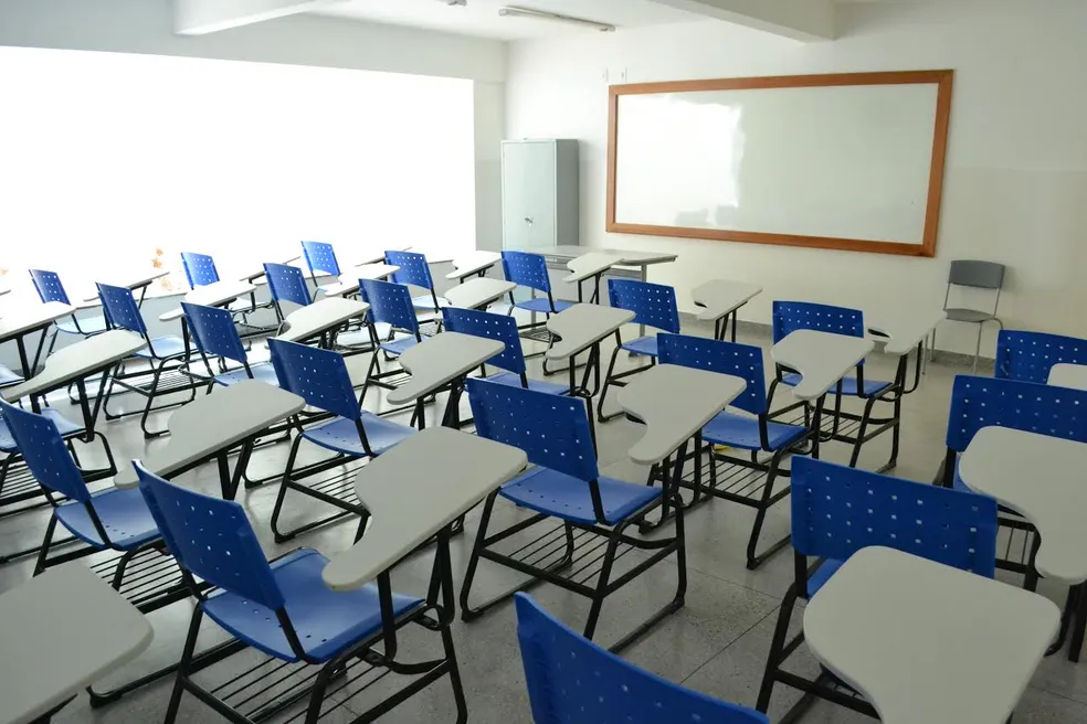 Professores da rede estadual aprovam greve a partir de terça-feira (25)