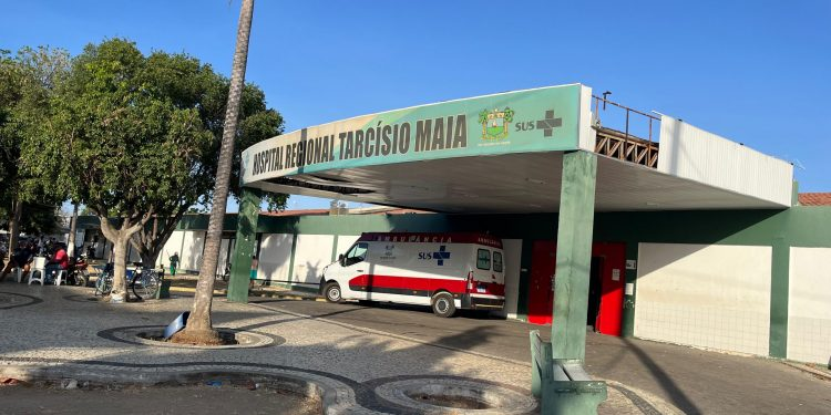 Em parto inesperado, bebê nasce no corredor de hospital em Mossoró