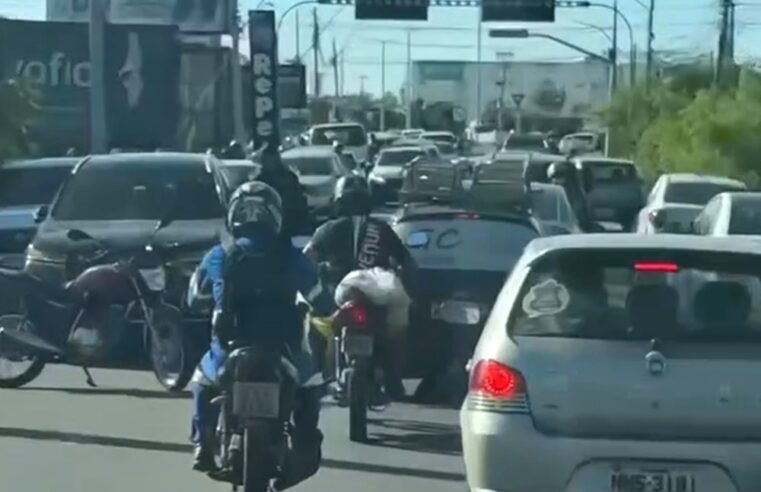 Interdição de ponte provoca trânsito intenso na Leste-Oeste