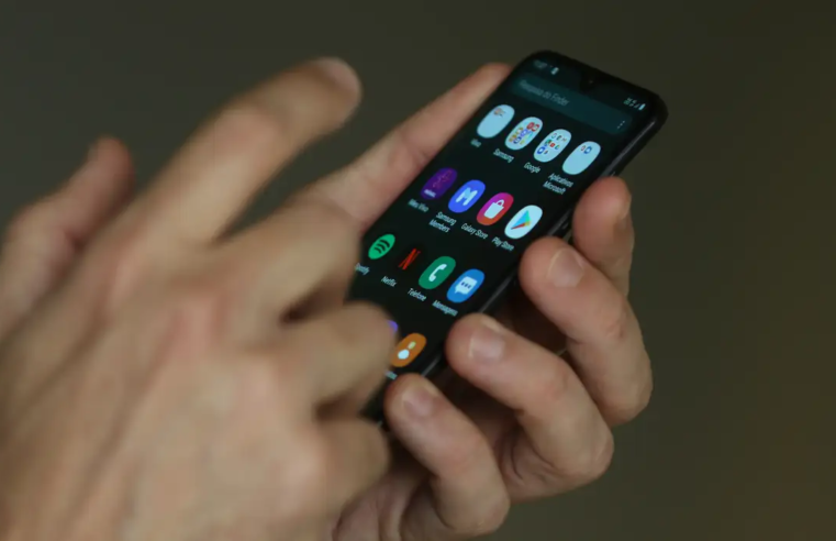Governo propõe aumento da pena na compra de celular roubado