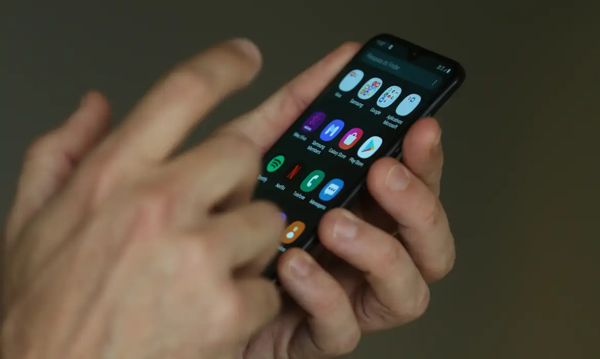 Governo propõe aumento da pena na compra de celular roubado