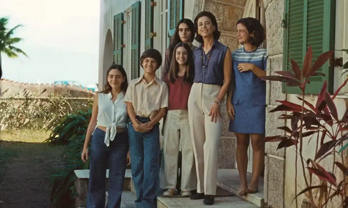 Ainda Estou Aqui faz história e leva Oscar de melhor filme internacional