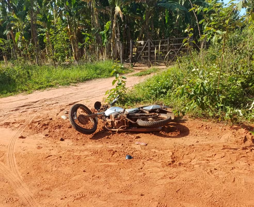 Bebê de 1 ano morre após batida entre moto e reboque de carro no RN