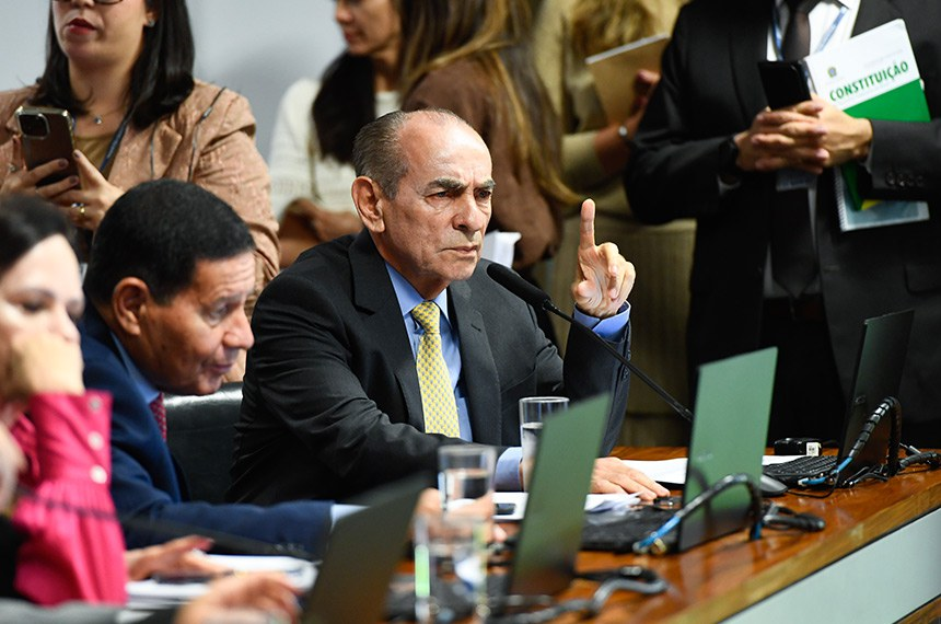 CCJ deve votar fim da reeleição e mandatos de cinco anos nesta quarta