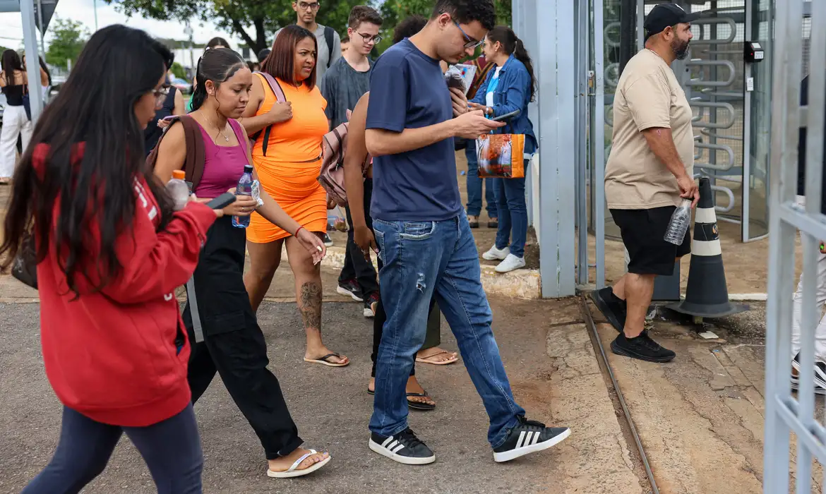 Enem: candidato deve justificar ausência em 2024 para ter isenção