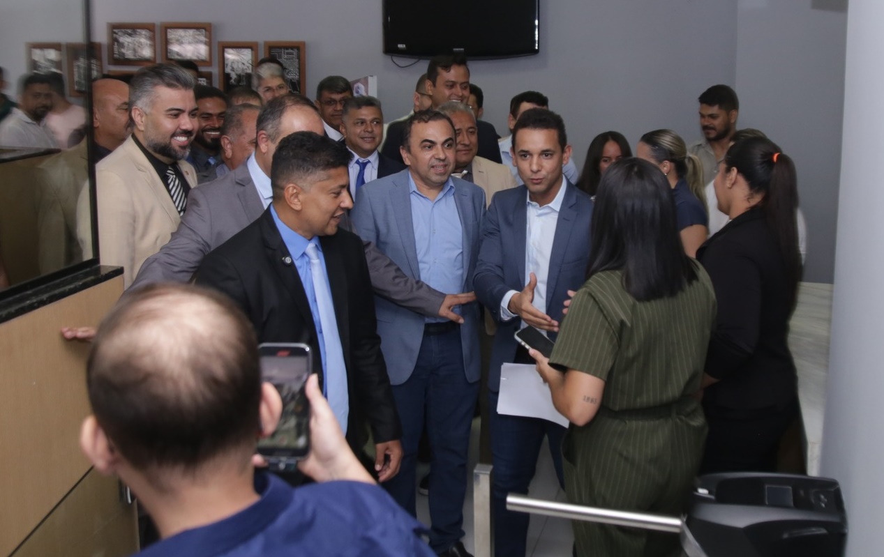 Prefeitura quer votação de projeto para auxiliares antes de audiência pública