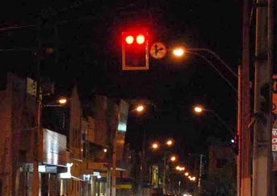 Prefeitura diz que não há multa por avanço de sinal entre 23h e 5h