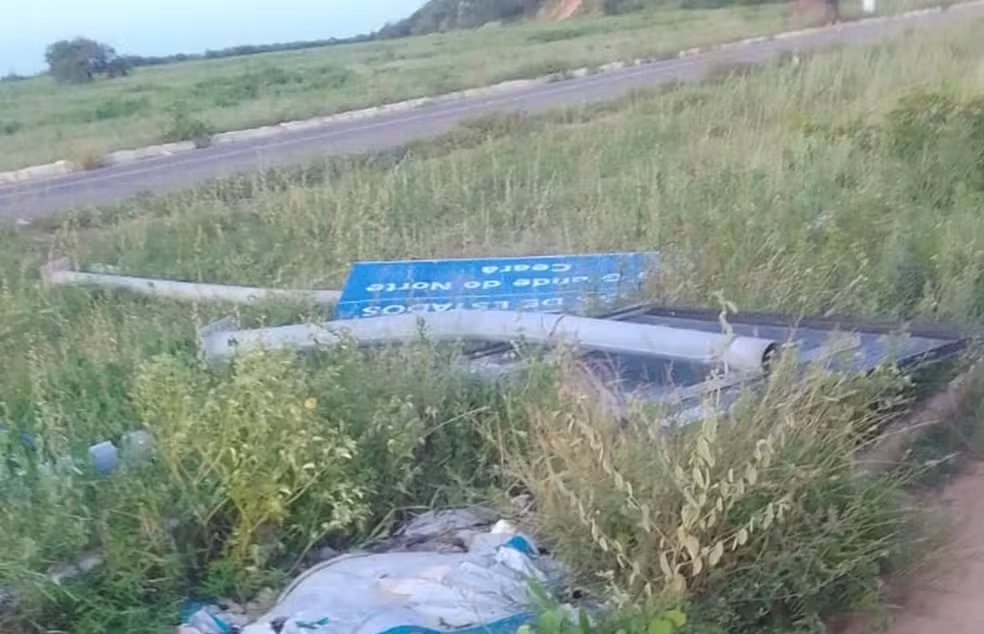 Governo do Ceará diz que vai colocar nova placa na divisa com RN