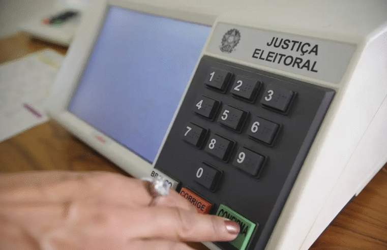 CCJ do Senado aprova fim da reeleição e propõe mandatos de cinco anos