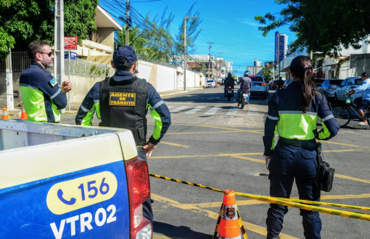 Veja bloqueios no trânsito e pontos para veículos por aplicativos e táxis