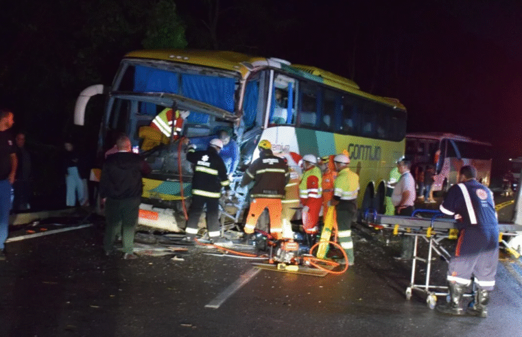Ônibus de SP com destino a Mossoró colide com carreta em MG