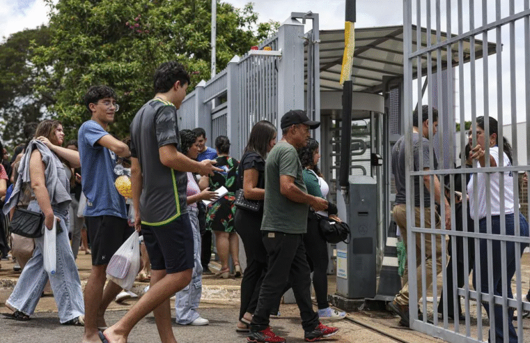 Prazo para pagar taxa de inscrição do Enem 2025 termina hoje