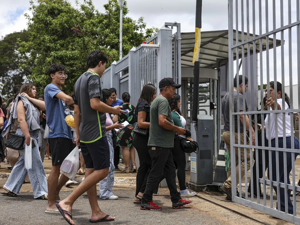 Prazo para pagar taxa de inscrição do Enem 2025 termina hoje