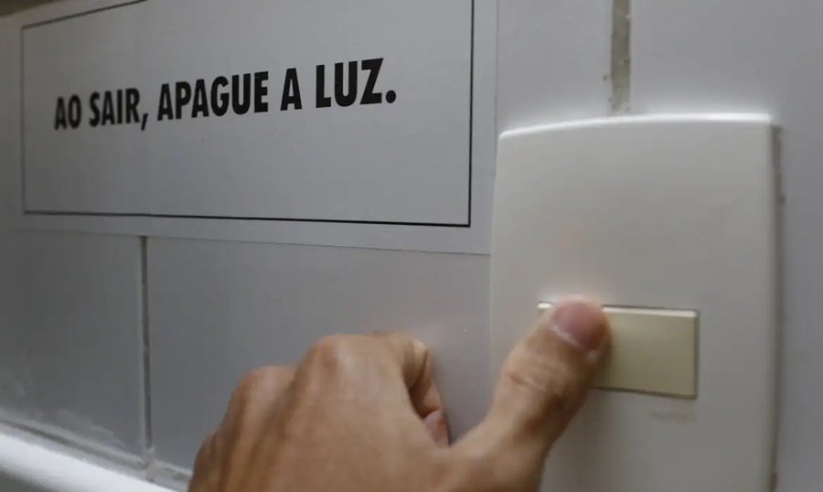 Conta de luz terá bandeira tarifária vermelha patamar 2 em agosto