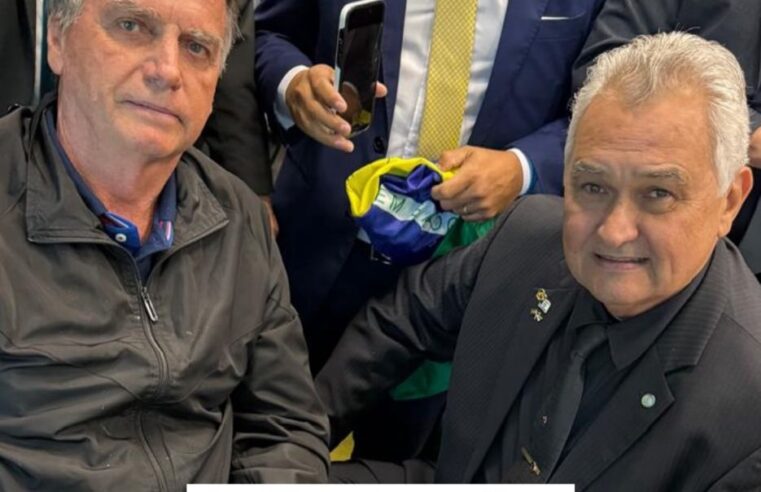 General Girão publica foto de Bolsonaro mostrando tornozeleira